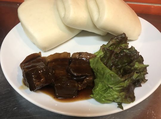 柔らか豚の角煮　ふわふわ蒸しパン